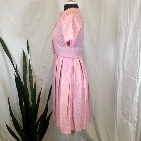 Vintage 1960s-70s Woven Cotton Jacquard Lace Trimmed Pastel Pink Dress - Picture 7 of 13
